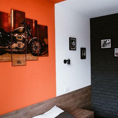Clubhouse Hotel Ivano-Frankivsk Exterior photo
