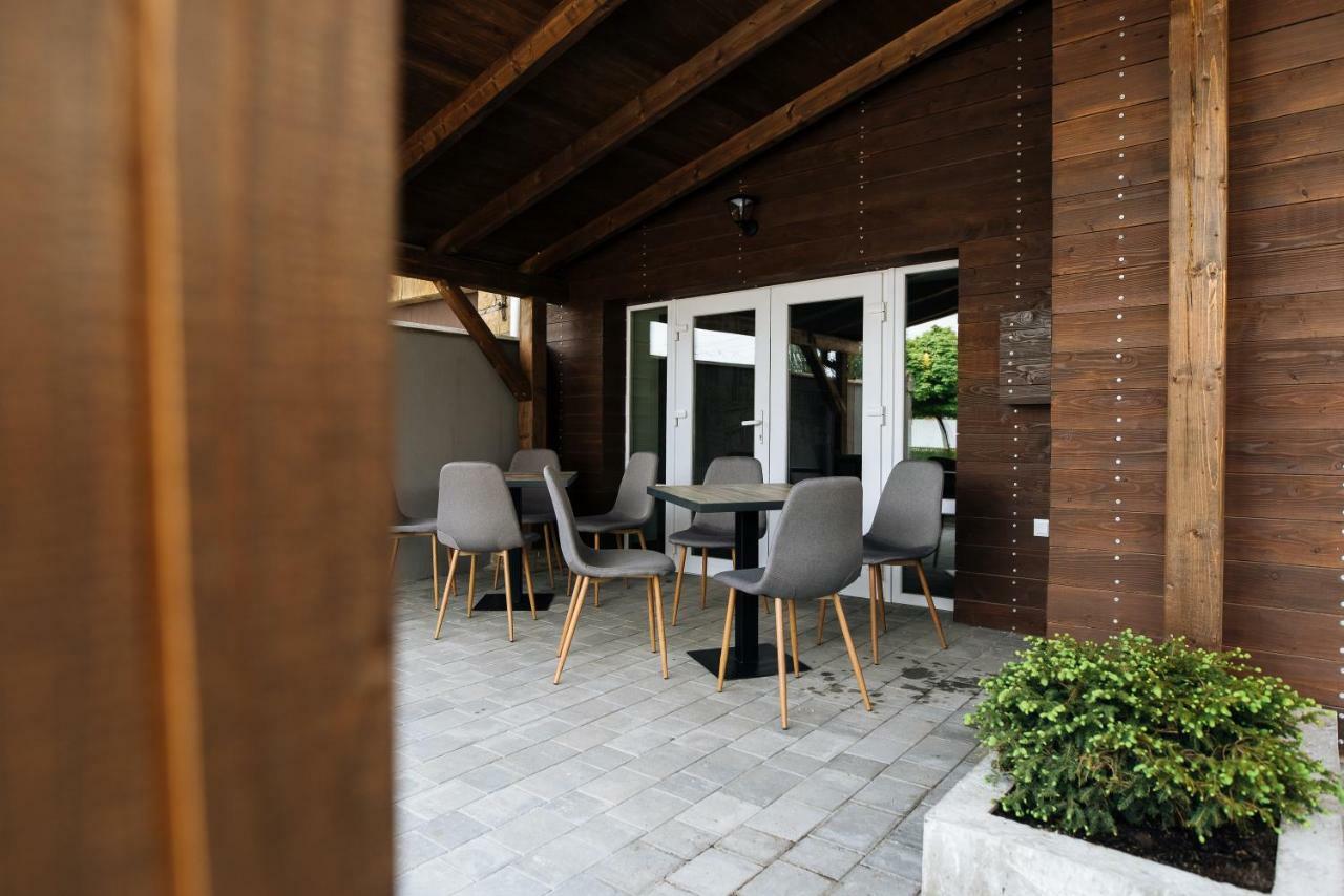 Clubhouse Hotel Ivano-Frankivsk Exterior photo